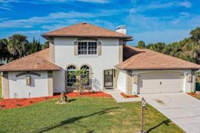 NEW Bijou Waterway Getaway- 3bed, Pool, Dock, Loft